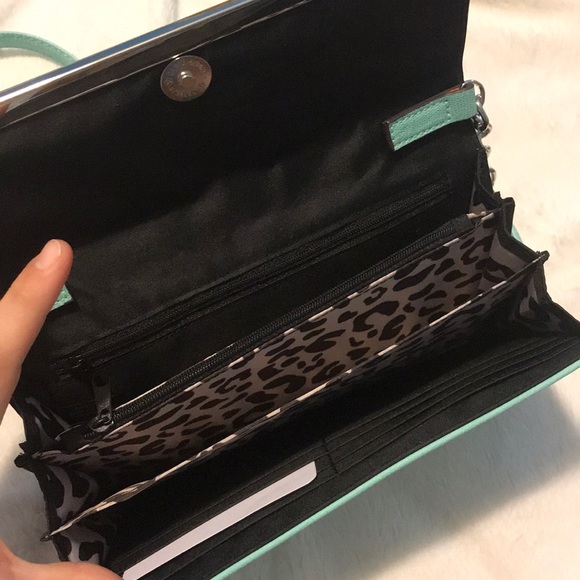 Cross body - Picture 2 of 2